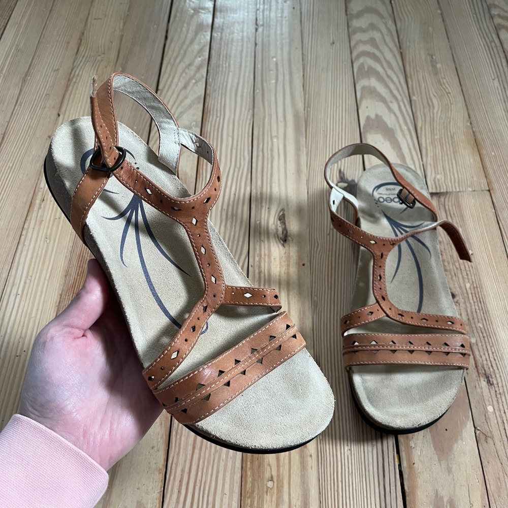 Abeo B.I.O.system Wedge Sandals Womens 9 Tan Leather T-Strap Laser Cut Comfort